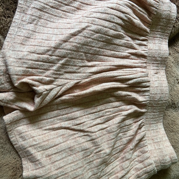 Cabela’s Peach Shorts Medium - Picture 3 of 4